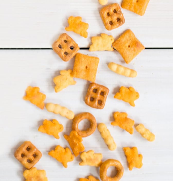 Annie's Organic Cheddar Snack Mix With Assorted Crackers and Pretzels 9 oz.-back2